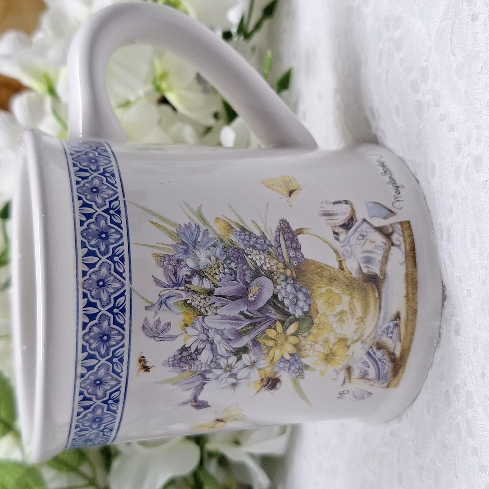 🛍2/$15🛍 #AAY Hallmark Floral Mug with Blue Accents"Natures Sketchbook"